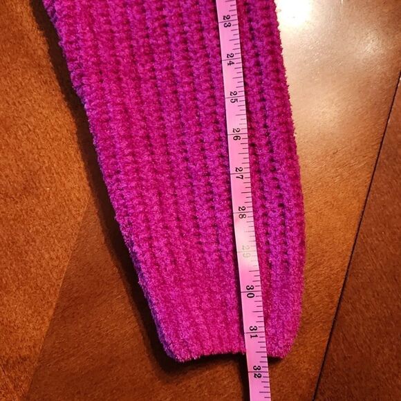 Express V-Neck Fuzzy Stretch Cozy Oversized Knit Sweater, Small, Fuchsia Pink - Picture 5 of 7